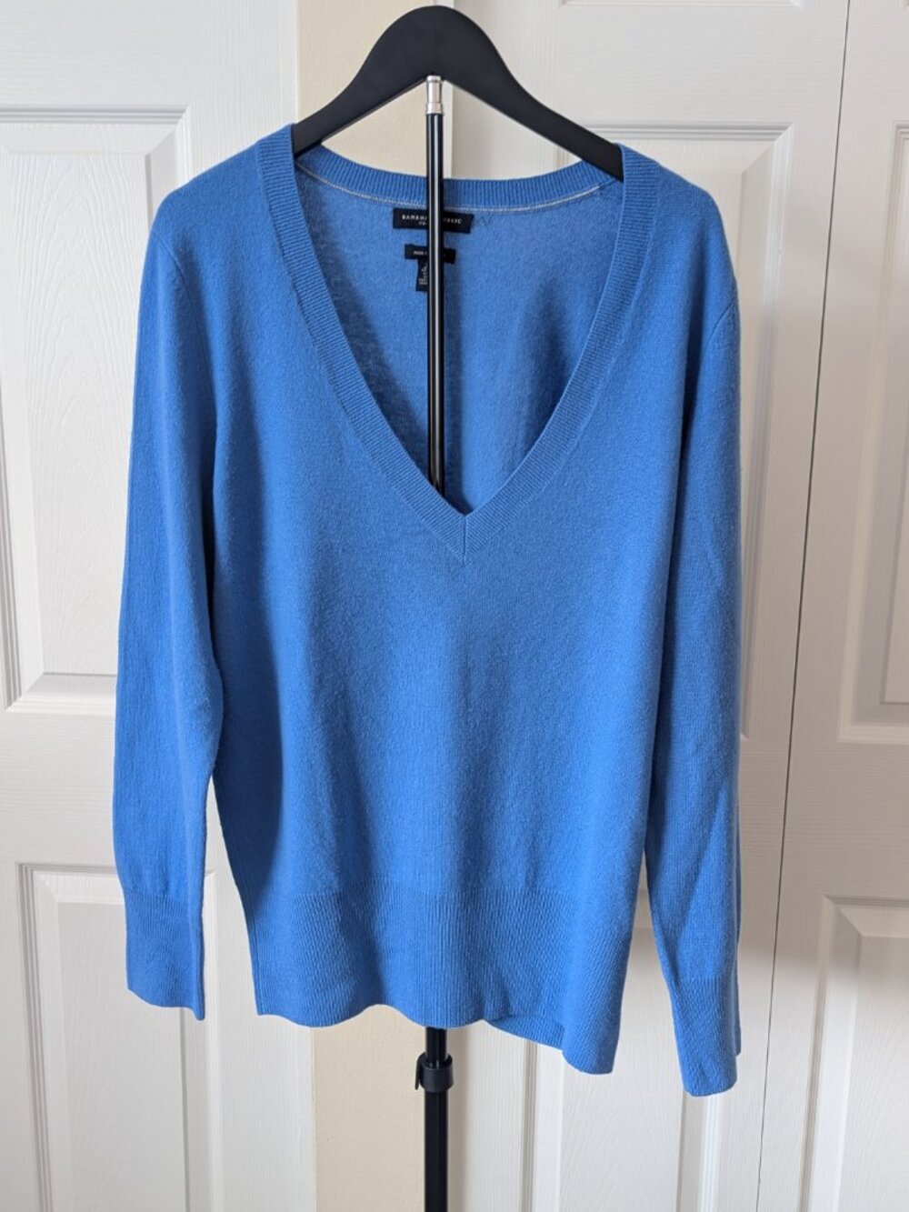 Banana Republic Cornflower Blue Pure Cashmere V Neck Pullover lightweight luxury